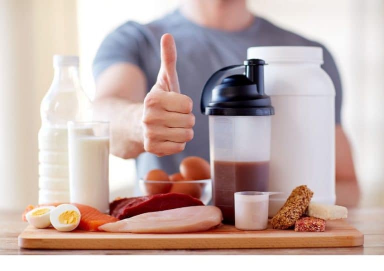 Un sportif qui conseille une nutrition spécifique pour le sport